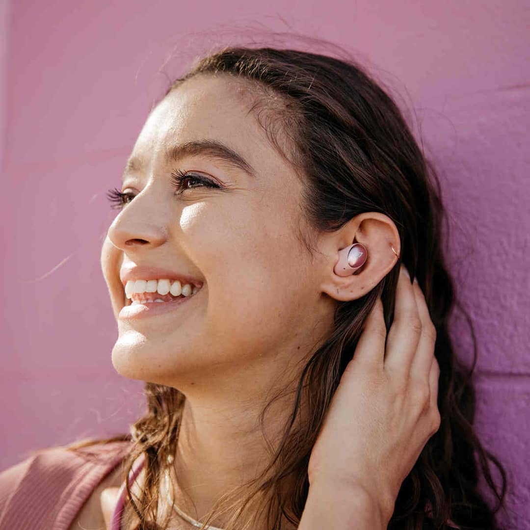 Look good, feel good and sound good with the ColorBuds 🎶 
 
Enjoy freedom of movement without any wires getting in the way and immerse into premium sound and comfort ✨