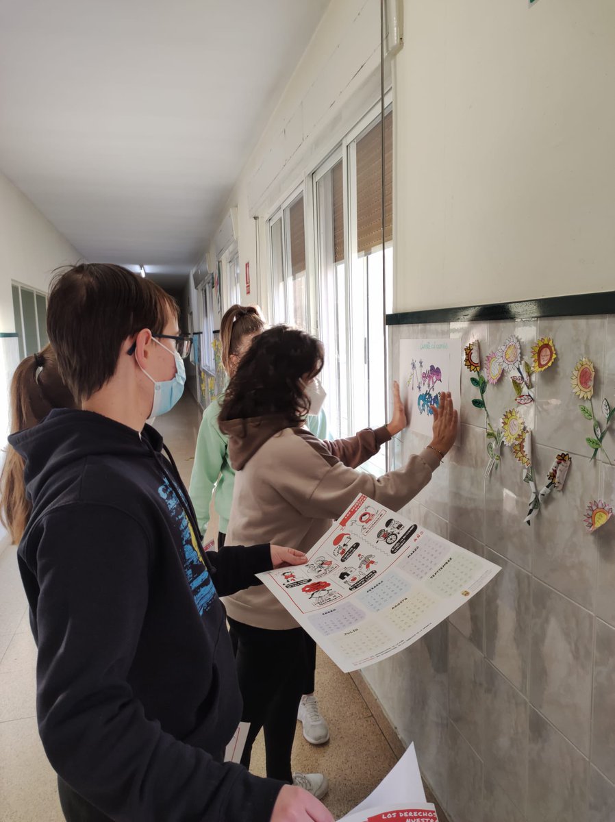 Neurochallenge2's tweet image. Colgamos nuestro logo por el colegio para tener presente nuestro proyecto. 
@Educaixa 
#neurochallenge