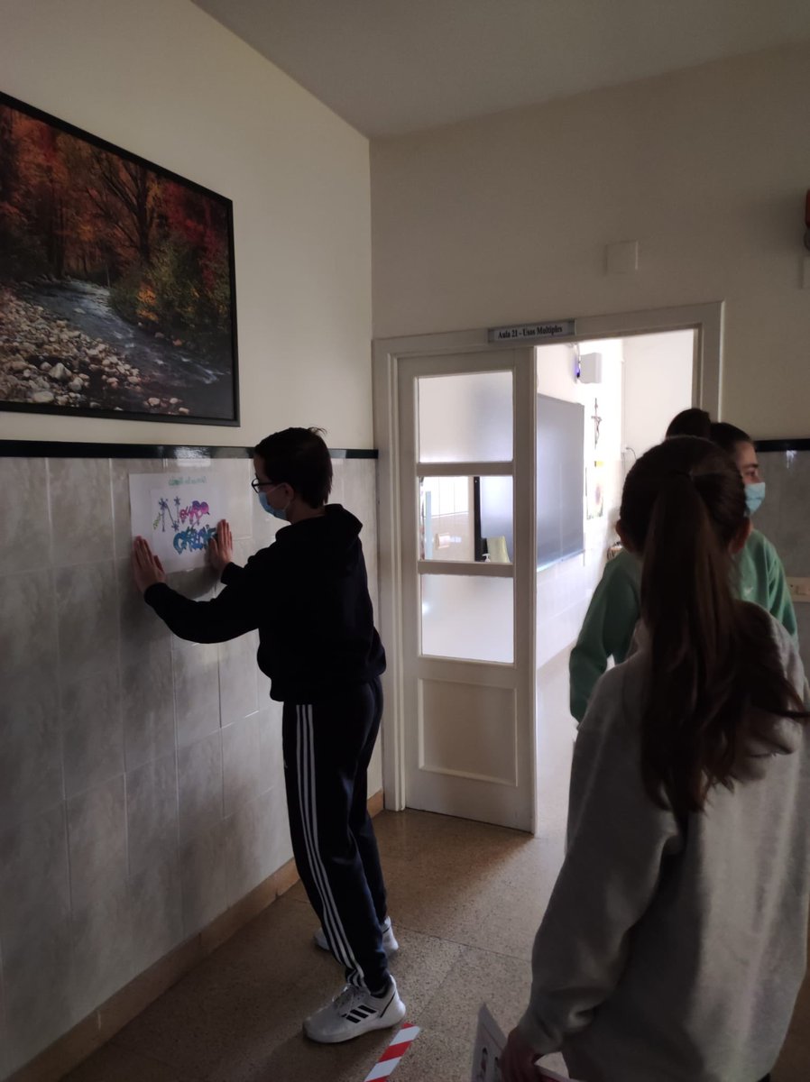 Neurochallenge2's tweet image. Colgamos nuestro logo por el colegio para tener presente nuestro proyecto. 
@Educaixa 
#neurochallenge