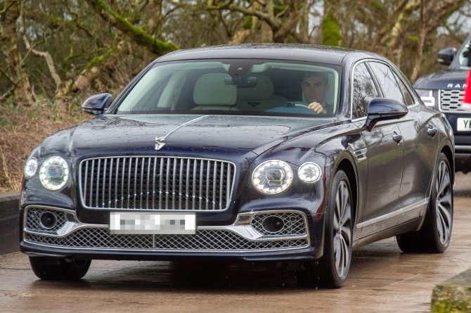 CristianoXtra_'s tweet image. Cristiano Ronaldo spends five hours at Man Utd training ground on Sunday and was first player in and last out of door.

Never give up. ❤️👏🏻