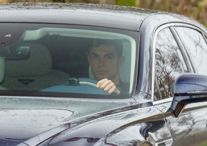 CristianoXtra_'s tweet image. Cristiano Ronaldo spends five hours at Man Utd training ground on Sunday and was first player in and last out of door.

Never give up. ❤️👏🏻