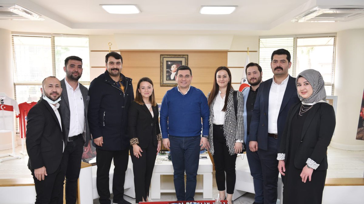 Antalya Yörükler Derneği Gençlik Kolları Yönetimi olarak Kepez Belediye Başkanı Sayın Hakan Tütüncü'yü ziyaret ettik. Gençlik kollarının çalışmaları hakkında bilgi verip, yakın zaman da yapılacak olan Gençlik Toyuna davet ettik.