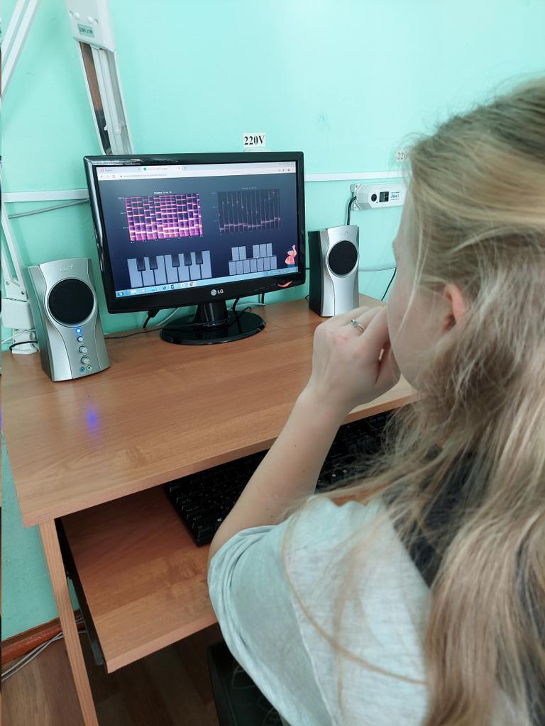 Wiktor2177's tweet photo. Урок в 9 классе по теме "Цифровое искусство: музыка в ИТ" в рамках Всероссийского проекта "Урок Цифры" https://t.co/uPw7f9PuuK