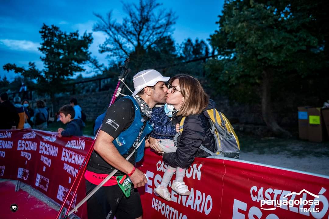 "No hay montaña suficientemente alta, ni valle suficientemente profundo, ni río suficientemente ancho que me impida llegar hasta ti" (Marvin Gaye)

👇