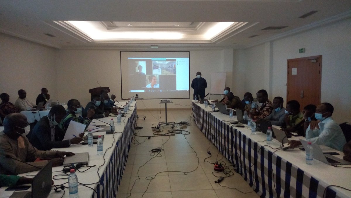 FAOBenin's tweet image. La Fao et le FIDA s'associe au @gouvbenin pour soutenir le Plan de développement des chaînes de valeurs du Riz, du Manioc et du Maïs au #Benin  et l'accès au marché.
#RURALINVEST, @FAOBenin, @FIDAfriqueOuest , @leFIDA, #PADAAM