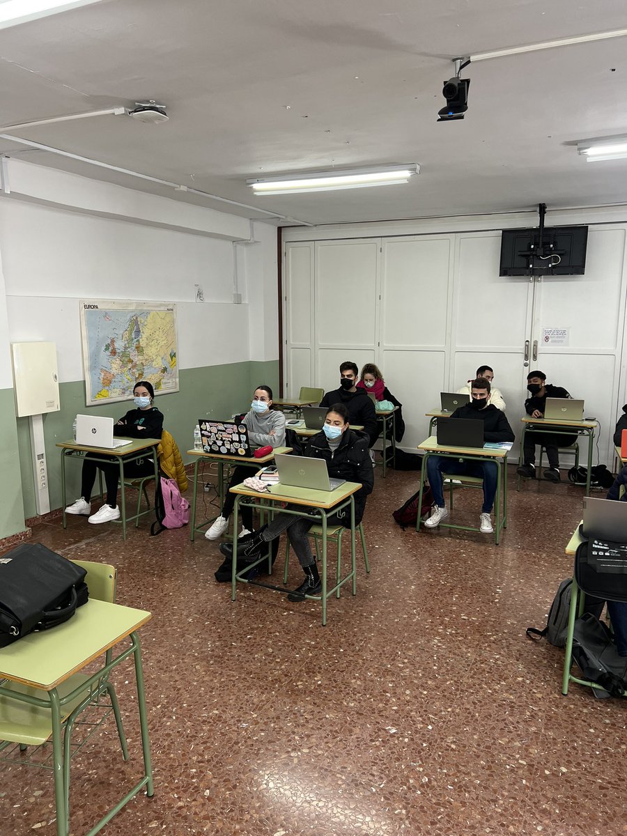 Iniciamos la segunda videoconferencia con los alumnos del grupo A con <a href="/monicacillan/">Mónica Cillán</a> hablando de la atención al cliente aplicando la #inteligenciaartificial #CyACartuja <a href="/iescartuja/">IES Cartuja</a> <a href="/fp_empresa/">FPEmpresa</a> <a href="/FPAndaluza/">Formación Profesional Andaluza</a> #FP