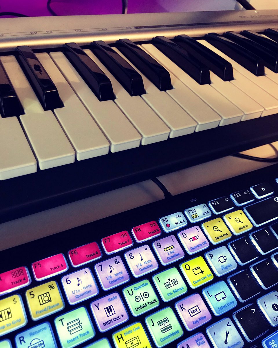 _jaymusic_'s tweet photo. Tightening up the mix for my new track this morning.
.
.
.
.
#musicproduction #indieartist #editorskeys #maudio #newmusic #jaymusic https://t.co/2AuGGn8c6G