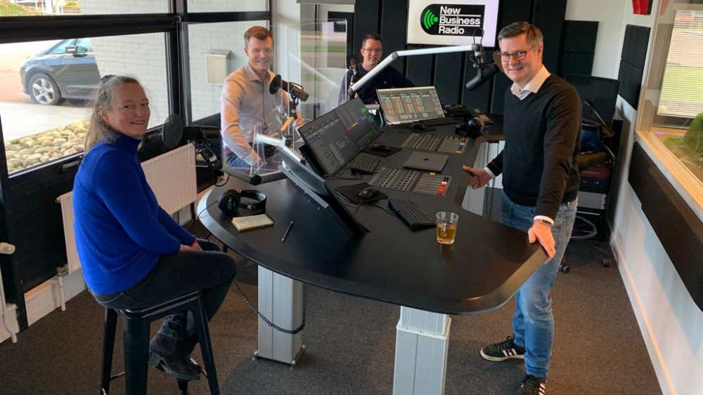 In de #tuinbouwsector wordt veel plastic gebruikt. Denk aan bloempotten, trays en verpakkingsfolie. Wat kunnen we doen om dit #plastic te #recycling of te verminderen? In samenwerking met Groene Groeiers gaan we in gesprek tijdens een nieuwe podcast: bit.ly/3BgT6Oc