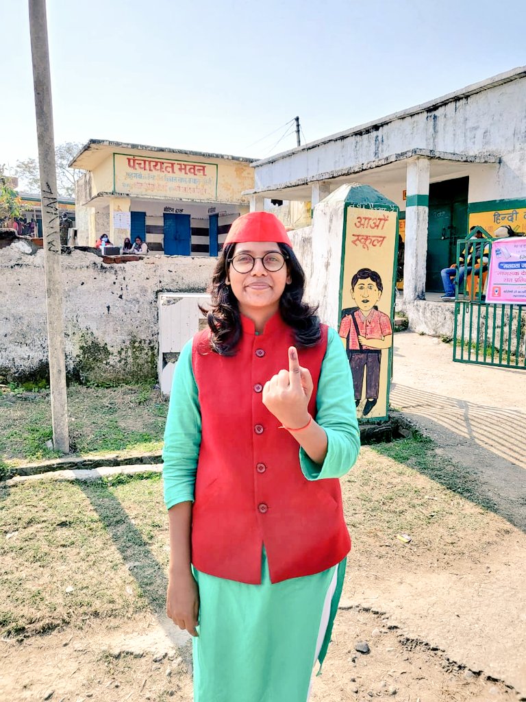 NehaYadavBHU's tweet image. मेरा वोट विकास को, मेरा वोट भावी मुख्यमंत्री हमारे ईश्वर आदरणीय @yadavakhilesh जी को, मेरा वोट साइकिल को, मेरा वोट महिला सुरक्षा को, मेरा वोट फ्री शिक्षा को,मेरा वोट 300 यूनिट फ्री बिजली को, मेरा वोट पुरानी पेंशन बहाली को, मेरा वोट तरक्की और खुशहाली को।
#VoteForAkhilesh