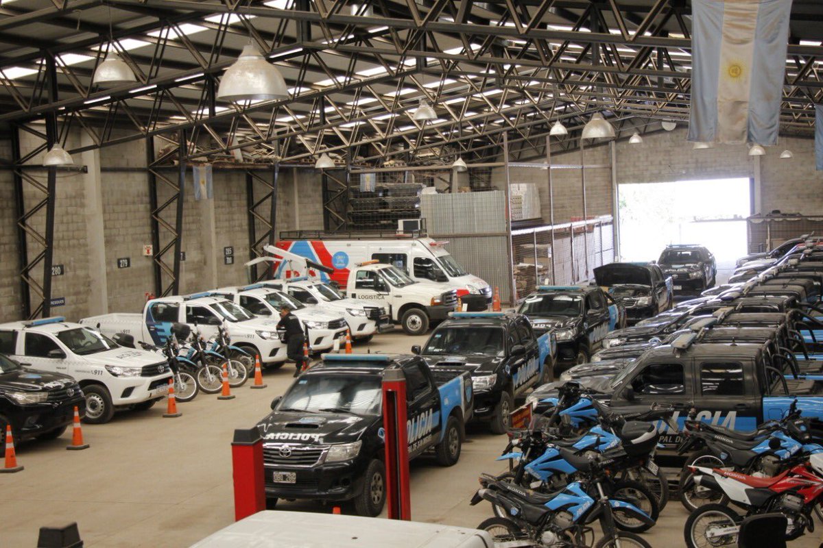 jaimemendezh's tweet photo. Esta mañana, en el Centro de Operaciones Logístico de nuestra Policía Municipal, en Barrio Obligado, participamos del relevo diario de motos y patrullas y agradecimos a todos los agentes su trabajo y compromiso @Hncalvente #SanMiguel https://t.co/2Riaz0jYXr