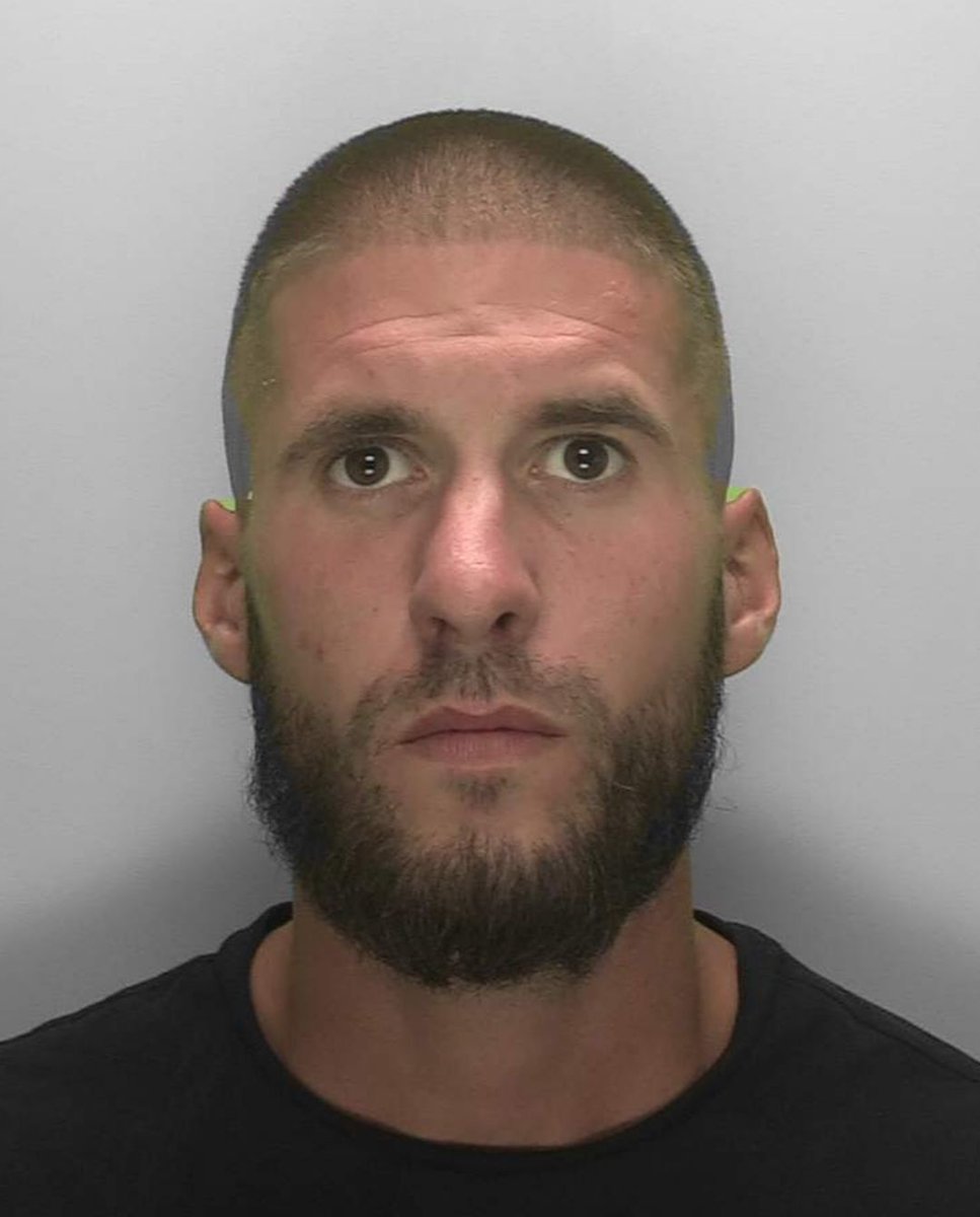 Have you seen this man?

We're keen to speak to him after an unknown liquid was thrown at people outside Blue Bar Café in Eastbourne around 10.50pm on Friday.

We are continuing to gather evidence and to locate the suspect pictured.

Contact us ➡️ 

orlo.uk/fDSzo