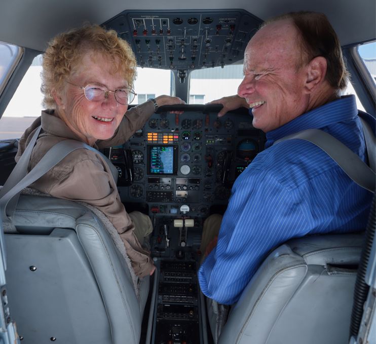 FunFlying's tweet image. Happy Valentines Day from our favorite power couple 🥰🛫

#falconjet #funflying #flighttraining