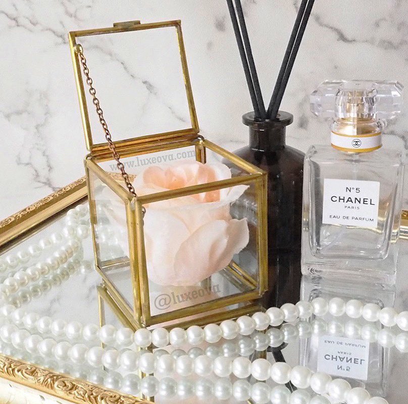 luxeova's tweet photo. Happy Valentine’s Day💕 visit our online boutique at https://t.co/OysrEem9rM #valentinegift #glassbox #バレンタインデー #Galentines https://t.co/z6FQ66WtCi