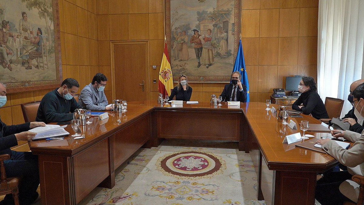 subirats9's tweet photo. Esta mañana me he reunido con @Yolanda_Diaz_. Compartimos el objetivo y el compromiso de atajar la precariedad en las universidades, garantizando una carrera académica digna así como analizar el desarrollo de la Inteligencia Artificial para crear empleo de calidad. https://t.co/RkiSZCHCSg
