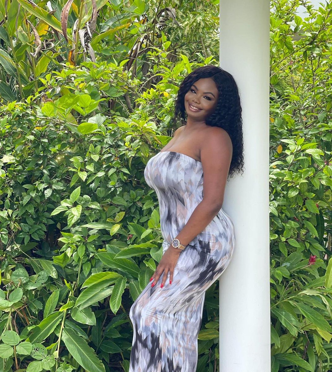 Ehioflagos's tweet photo. Happy Valentine’s Day 😘 https://t.co/2thX9BXeBP
