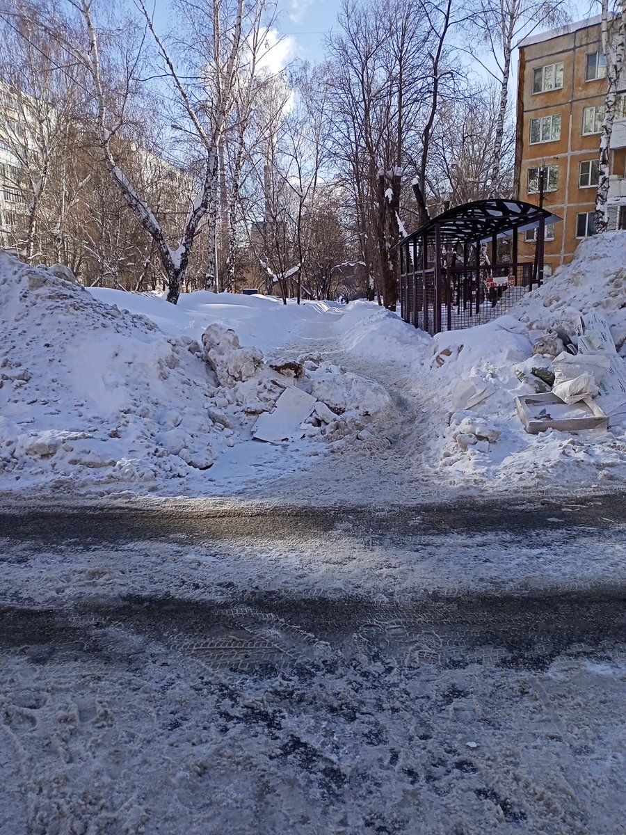 За две недели ничего не изменилось,не проехать не пройти.Совсем не чистится пешеходный тротуар по Берёзовой Аллее от ТЦ Октава.Кругом горы снега.Когда будет убираться то?<a href="/D_Azaroff/">Дмитрий Азаров</a> <a href="/E_Lapushkina/">Елена Лапушкина</a> <a href="/DepGorHozSamara/">Департамент ГХиЭ</a>