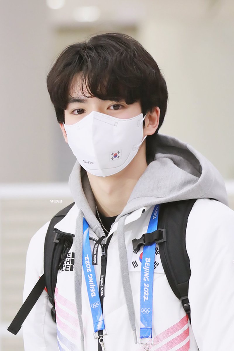 wind_vv's tweet photo. 220213 인천공항입국

넘 잘생겨따 ㅠㅠ💙

#차준환 #junhwancha https://t.co/UEfz6cQGpL