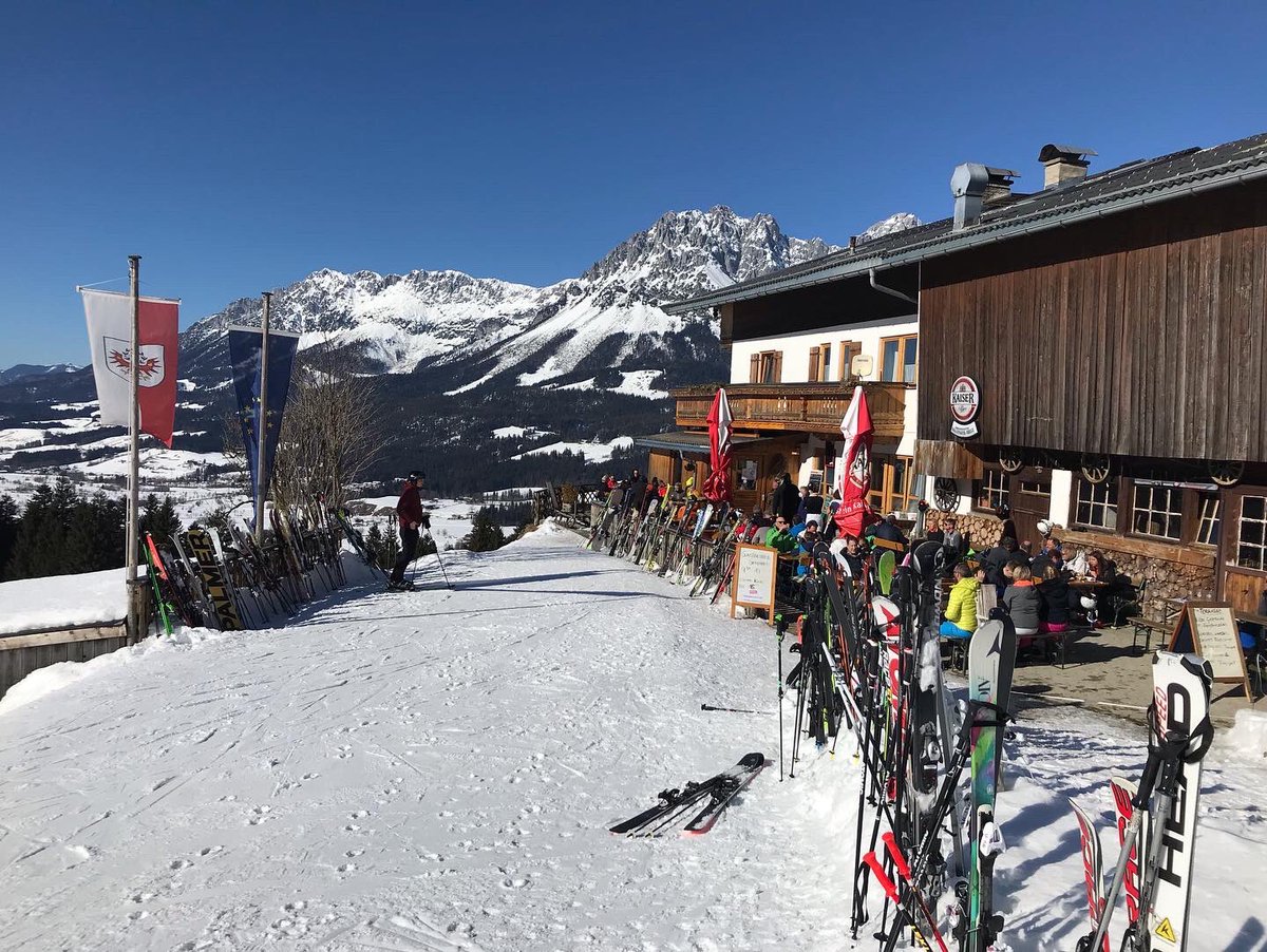 SJGarrido's tweet photo. Can’t believe I used to ski guide this area 25(ish) years ago and I’ve no idea now!!! (some might say I didn’t then other than chasing the best beer stops in the sun…🍻) #skiwelt #skirep https://t.co/4iXnFXU6ET