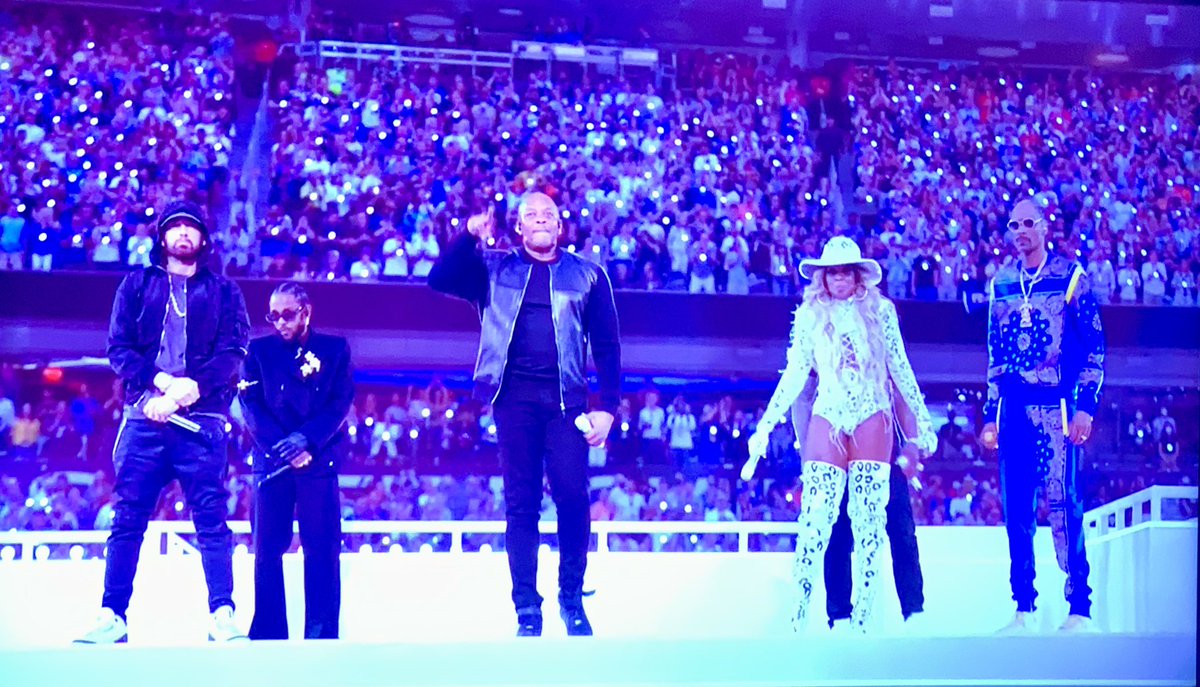 JSmithATC's tweet photo. THE most epic halftime show EVER!!!❤️❤️❤️ https://t.co/YYdxIOLi2r