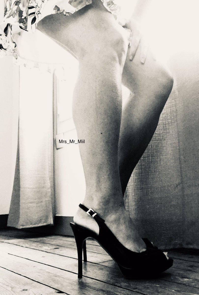 mrsmiil's tweet photo. Essayage pour cet été ! Hâte de pouvoir les dénuder. Bon #lundigambette 💋 https://t.co/ohkxLBr7ki