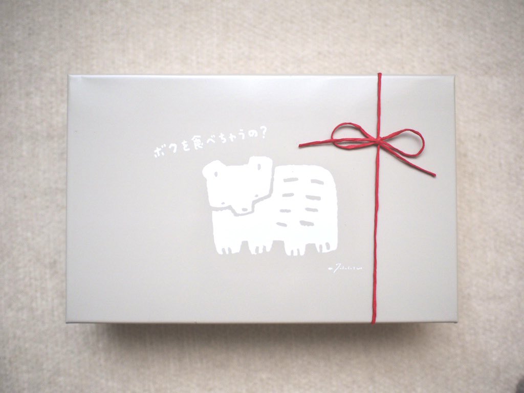 koji_koji_spoon's tweet photo. 手紙舎(@tegamisha)のバレンタイン限定「くまのチョコサンドクッキー」を購入できました！大好きなイラストレーター高旗将雄さんデザインのお菓子とカンカンが嬉しくて小躍りしてます。コーヒーはBLUE FOX BLEND #すぷこひ部 #おうち時間 #おうちカフェ #coffee手紙舎 https://t.co/WaWd7hlksM