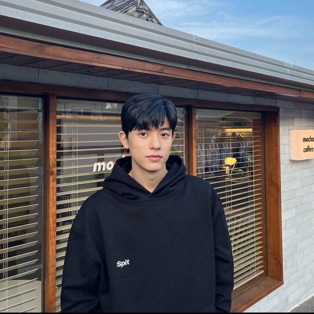 kdramatreats's tweet photo. boyfriend park solomon for valentine's day 🥰 https://t.co/3K3OReJwOa