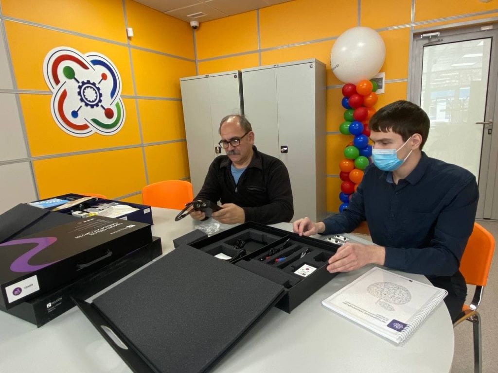 Педагогический технопарк «Кванториум» им. В.Ф. Волкодавова и Технопарк универсальных педагогических компетенций СГСПУ провел экскурсионные мероприятия для преподавателей образовательных организаций г.Самары и СО.
pgsga.ru/infocenter/new… #МинпросвещенияРоссии #СГСПУ #технопарк