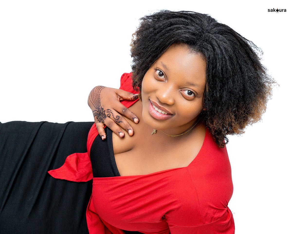 SakouraStudio's tweet photo. Plus l'amour est nu, moins il a froid.
 #galerie_du_sénégal #photooftheday📷 #photographylovers📸   #valentineday #redandblack #loveisall #photographyvalentines 
Muse : @docteur_gourmande 
Credit 📸: @SakouraStudio https://t.co/A9PTubfKf3