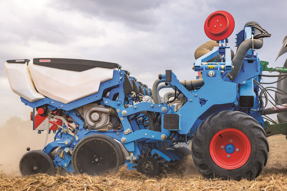 Le français <a href="/MonosemOfficiel/">Monosem</a> dévoile son nouveau semoir électrifié #ValoTerra Découvrez ses points forts: farm-connexion.com/2022/02/14/ave…