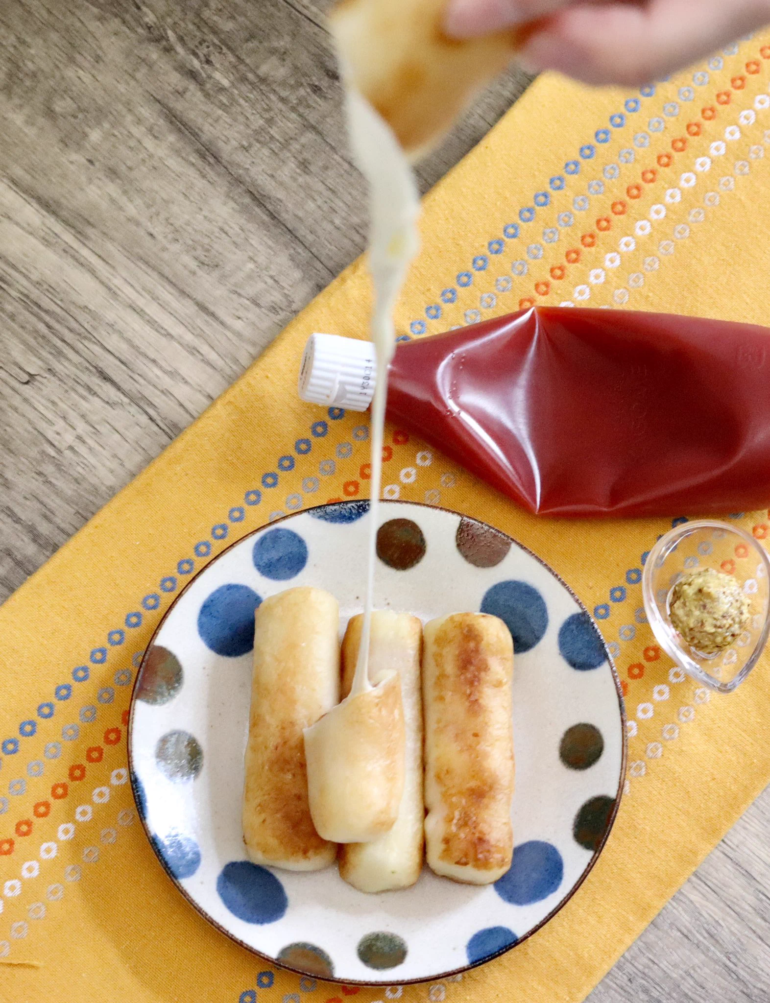 はわ…はわわ。笑えるくらいチーズのびのびな「じゃが芋」を使ったチーズ餅