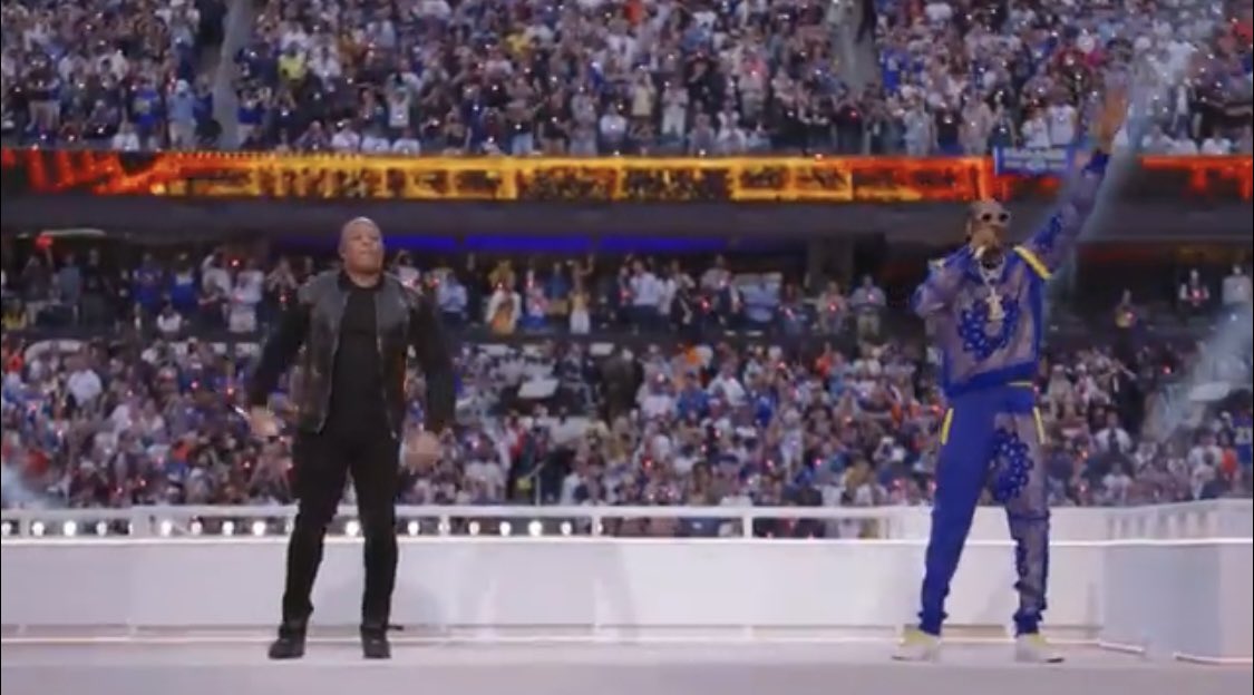 dancelovem's tweet photo. 仕事でリアルタイムに
見れなかったから😭😭

YouTube様様でございます🙇🏾‍♀️ 
鳥肌やばい。。。。

#SuperBowl   
#SuperBowlHalftimeShow https://t.co/2y2kCuYTni