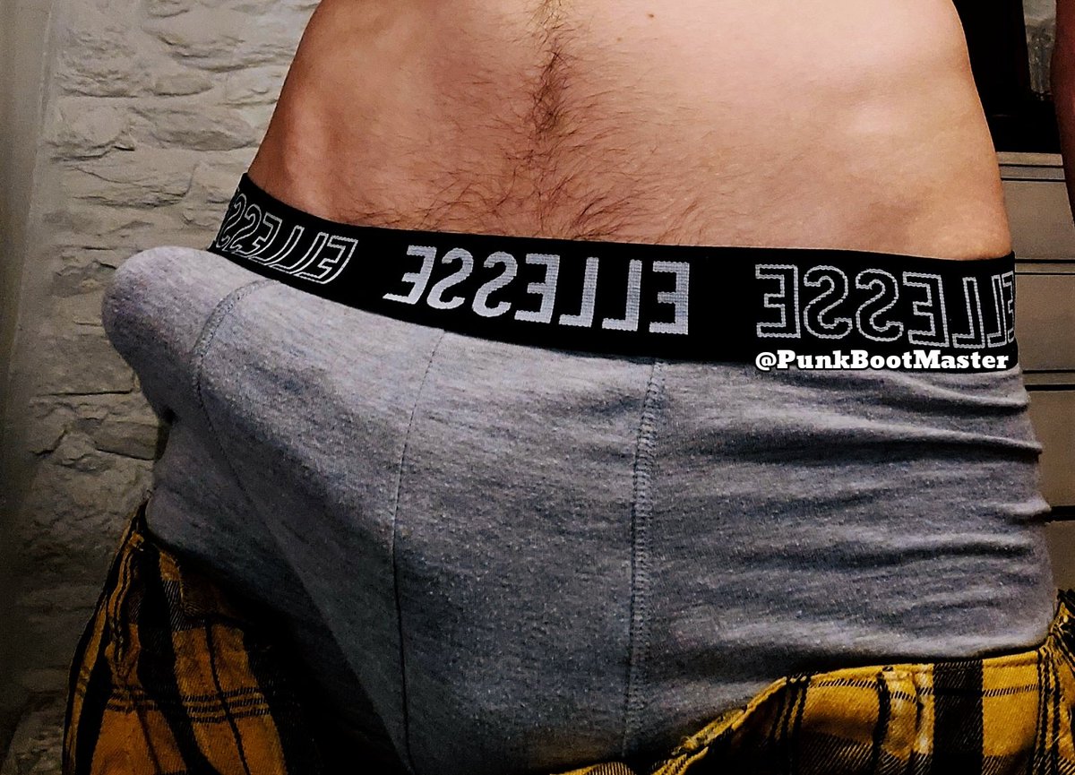 PunkBootMaster's tweet image. Never forget:
1️⃣-you are completely alone, because nobody wants to be around you.
2️⃣-you are utterly worthless, beyond your bank balance. 
3️⃣-you are a pathetic waste of oxygen.
/
If you DO want my attention this V day, while I'm not fucking anyway:
£PunkBootMaster 😏
FinDom