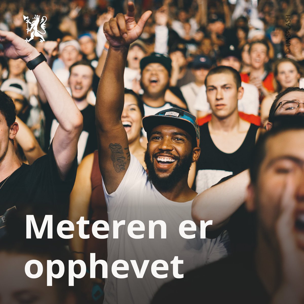 helse_og_omsorg's tweet image. Krav og anbefaling om å holde en meters avstand er opphevet!

Samtidig gjelder følgende anbefalinger:
• Hold avstand til andre hvis du har nyoppståtte luftveissymptomer.
• Personer i risikogrupper og uvaksinerte anbefales å bruke munnbind
Les mer 👉 regjeringen.no/id2900873/