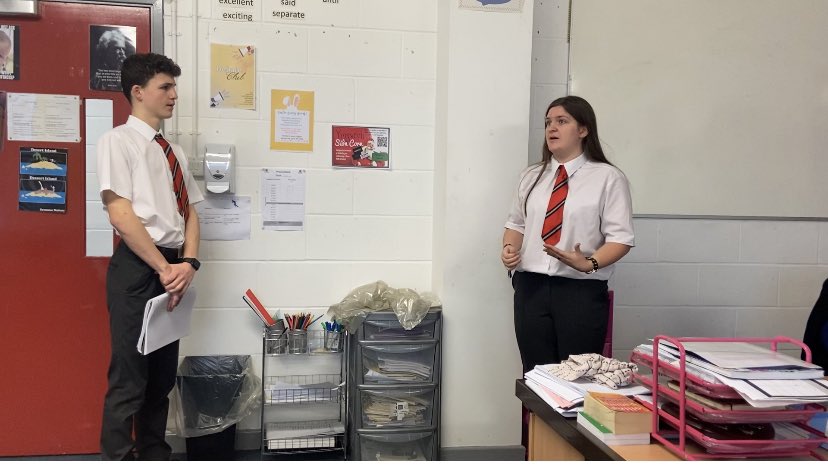 YGCRHSaesneg's tweet photo. Diolch i B a M o flwyddyn 9 am ddarparu enghraifft ardderchog o ddadl ar gyfer 7T heddi.
Thanks to B and M from year 9 for providing an excellent example debate for 7T today. @Cwmrhymni https://t.co/boh6XMBPaK