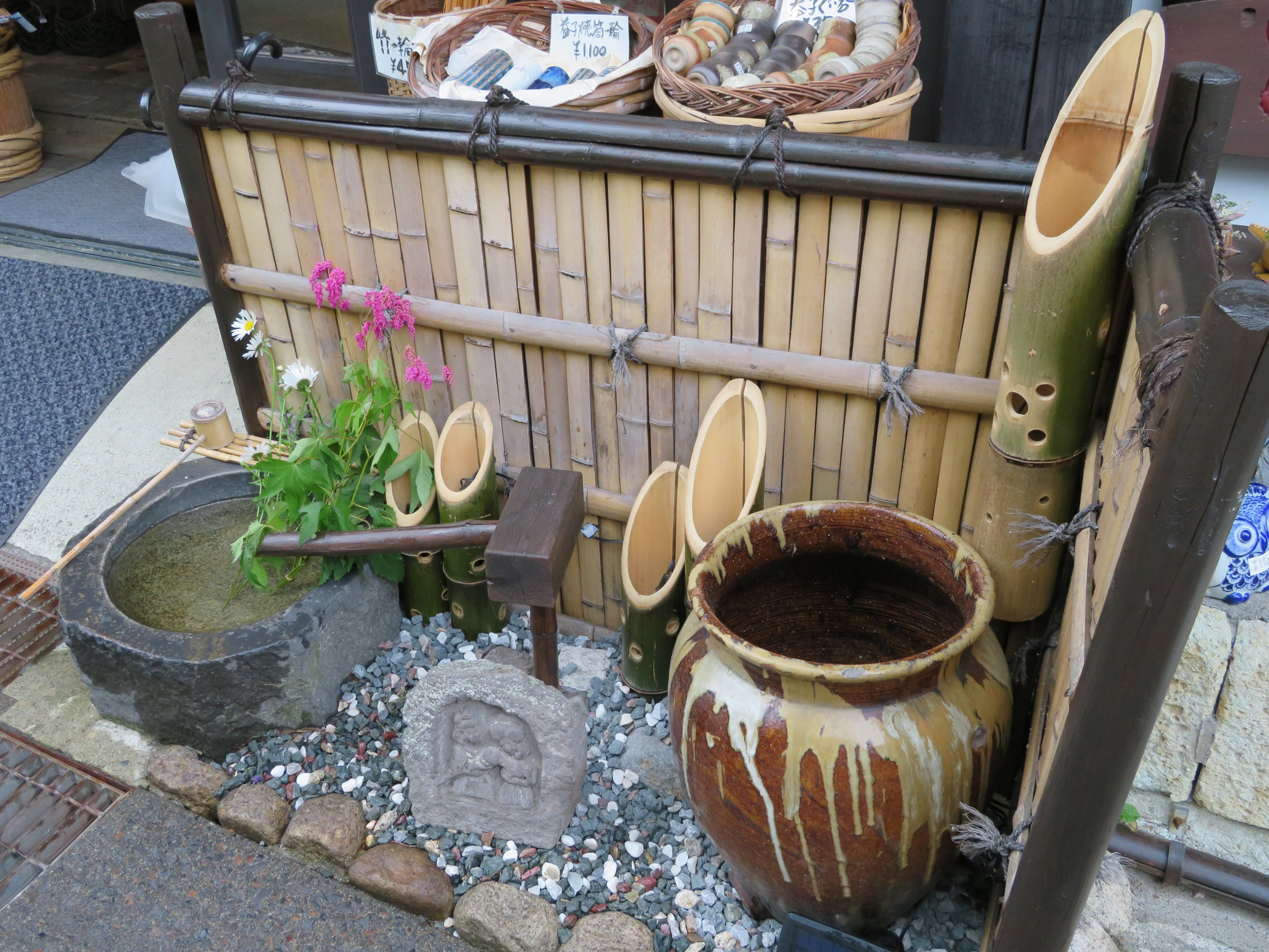 Miyuki 那須みちのく民芸店にて 着物でtwitterを始めたのは 英語力を身につけたかったからです 英語 でtweetをして 安価な航空券をサクッと買えるくらいの英語力を身につけ ウィーンに何度も行ってみたかったのです ですが 身についたものといえば