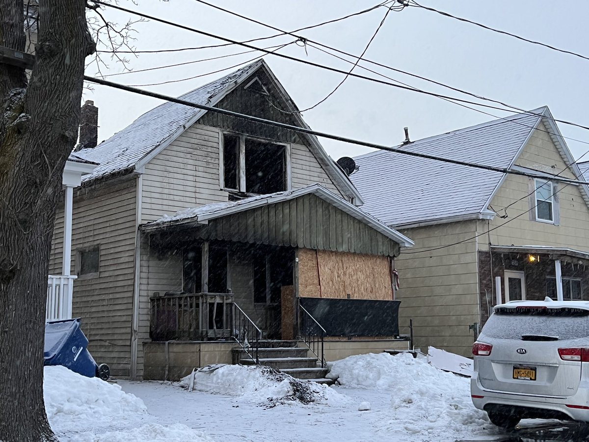 #BREAKING: A mother in her 30s and her young daughter were killed in a fire on Weiss Street, early this morning.

Four firefighters were hurt battling the fire and taken to ECMC to be treated. 

The cause is under investigation. @news4buffalo https://t.co/veWgEM2n5w