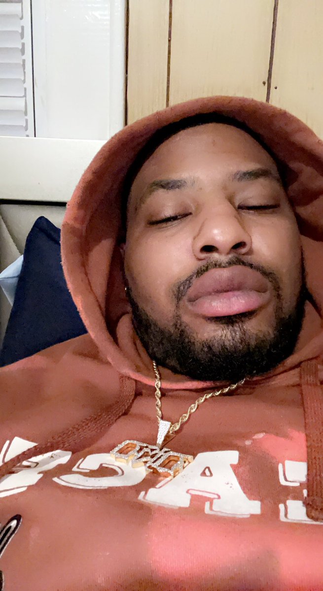 How I be looking at these dumb ass messages early