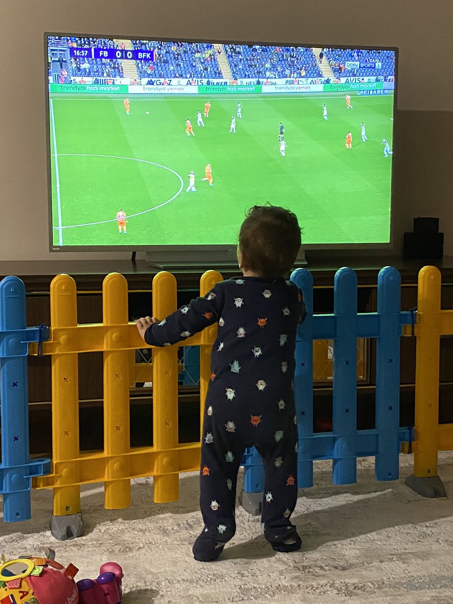 Küçük bir çocukken büyülendik heybetinden #sevgililergunu <a href="/Fenerbahce/">Fenerbahçe SK</a>