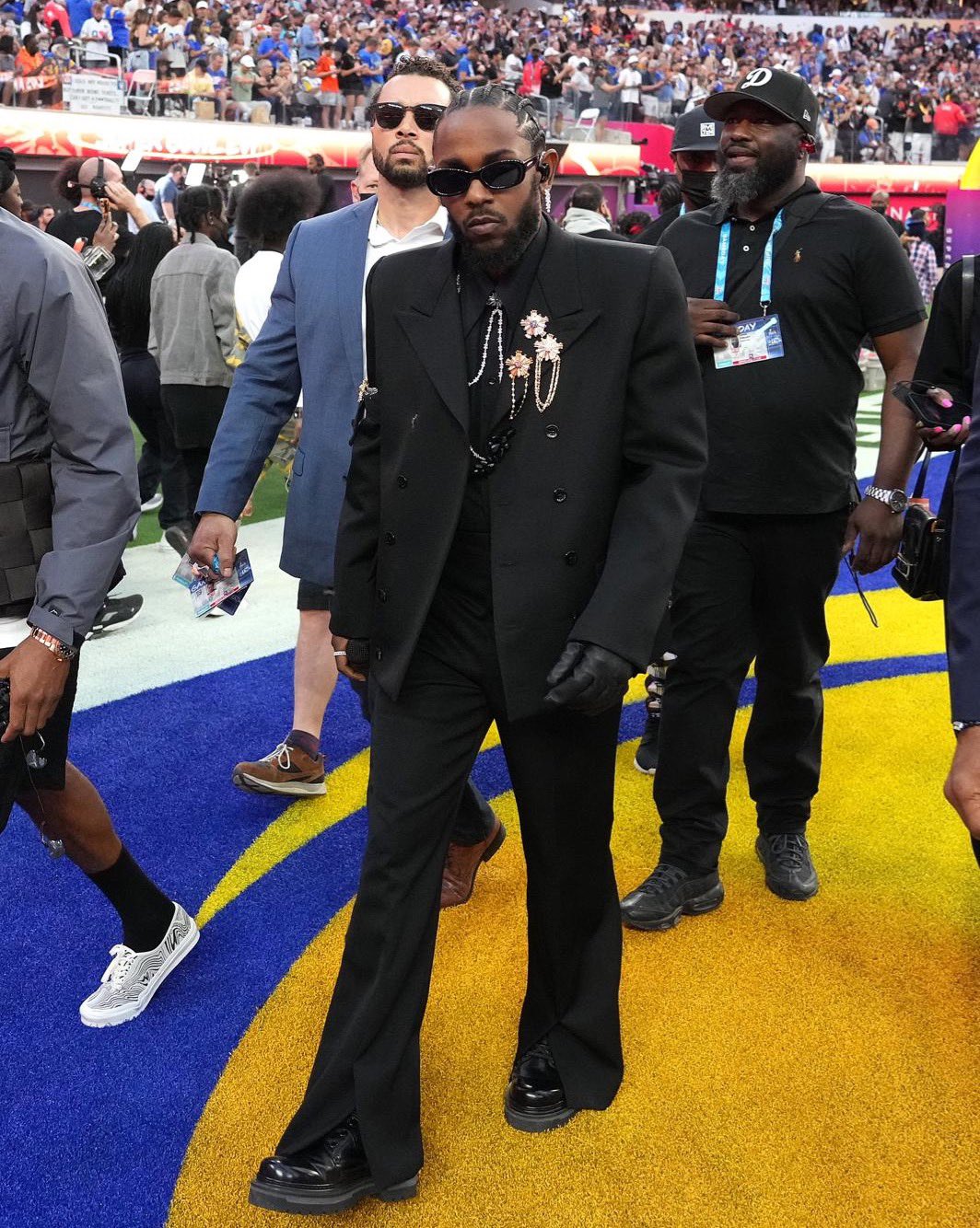 Louis Vuitton on X: #KendrickLamar at the #SuperBowl in #LouisVuitton. The  rapper performed at the Half Time Show wearing a look from Virgil Abloh's  Fall-Winter 2022 Collection. #LVMenFW22  / X