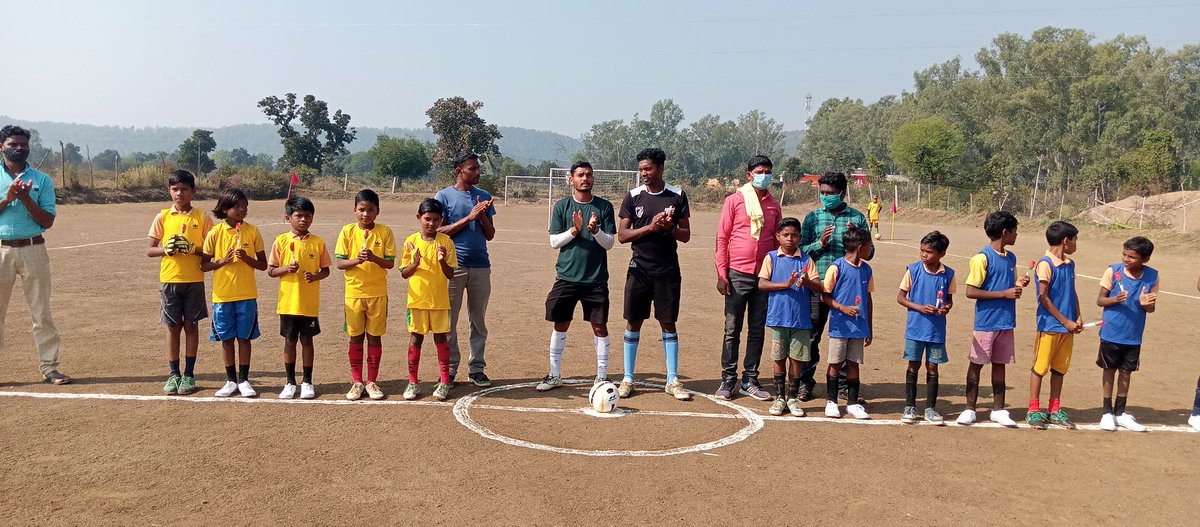 MridaEducation's tweet photo. The number of teams participating is up from 17 last year to 27 this year. Some of the teams from last year have practiced for the entire year to compete here.
...
#squadgoals #mondaymotivation #mondaygoals #football #rhsgbabyleague #nvfa #MadhyaPradesh https://t.co/CgWtb24k6s
