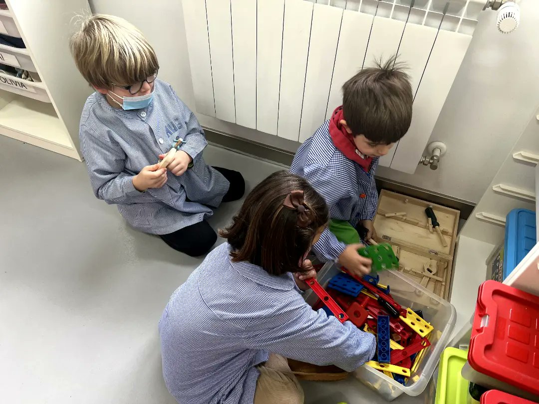 CarmelitasSC_VG's tweet photo. Creando nos sentimos protagonistas de nuestro aprendizaje. En Infantil trabajamos por txokos. Es muy divertido y motivador, y somos los protagonistas de nuestro propio aprendizaje.
#Txokos #Divertido #Motivador https://t.co/Vsb4od3JnH