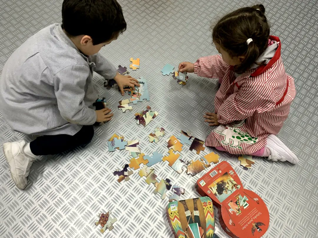 CarmelitasSC_VG's tweet photo. Creando nos sentimos protagonistas de nuestro aprendizaje. En Infantil trabajamos por txokos. Es muy divertido y motivador, y somos los protagonistas de nuestro propio aprendizaje.
#Txokos #Divertido #Motivador https://t.co/Vsb4od3JnH