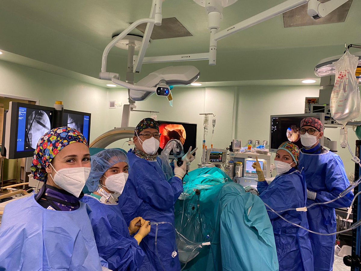 SBES. Left PCNL 3 cm. Right RIRS, 1.5cm.  We have done a few but first time with Dr. Jessica García. Great outcome and many thanks to splendid team and material. #tbestuvomoi #olympus #sbes