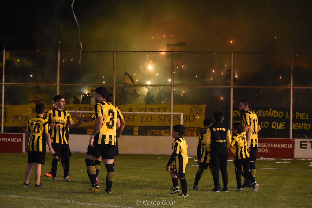 elnacional_ta's tweet photo. Ese amor del que te volves a enamorar todos los días...
Feliz día para todo el Pueblo Aurinegro!!! https://t.co/cB1BwalxNv