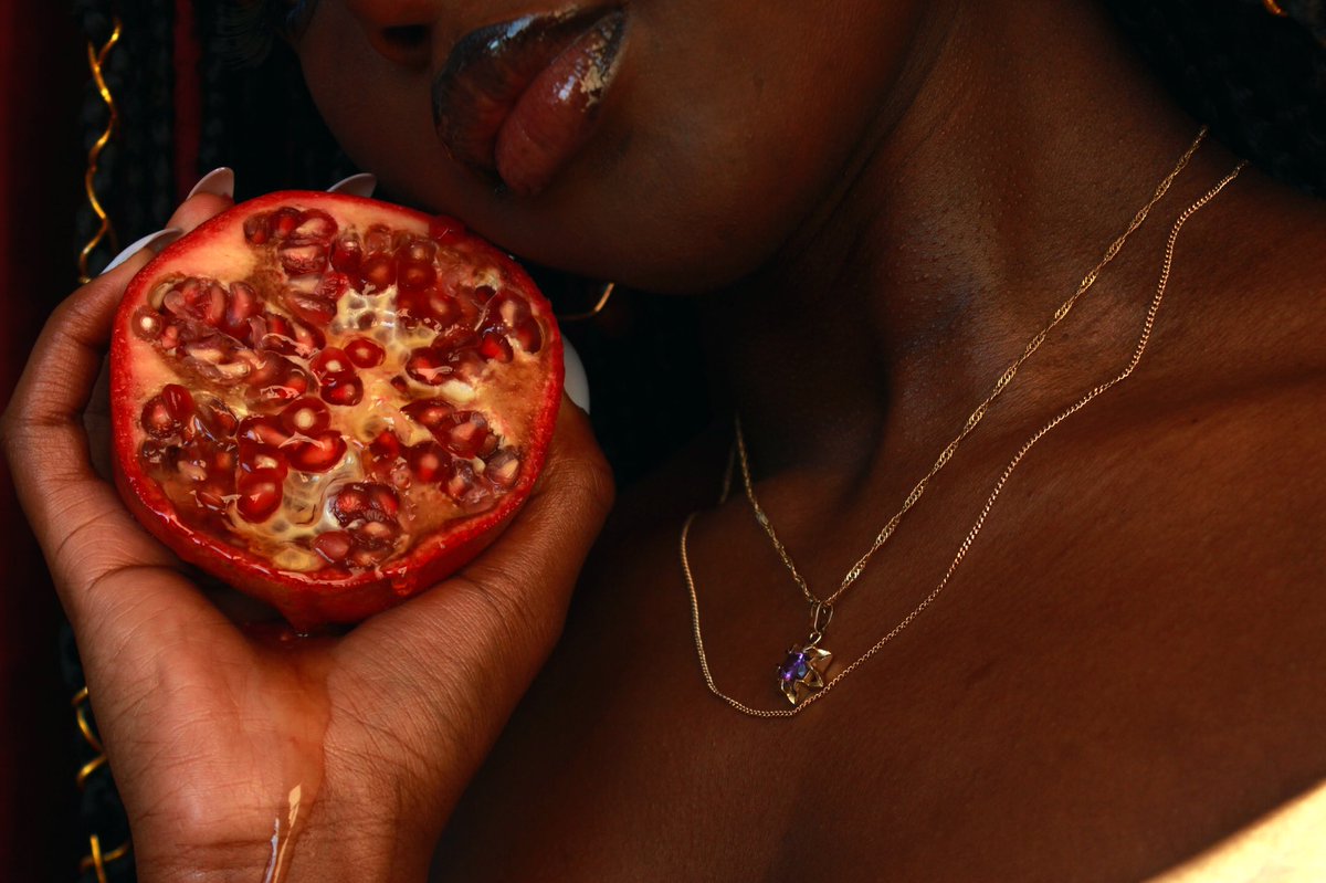 TheFadeWW's tweet image. Honey Pomegranate 🍯❤️
The Lover’s Soundtrack 

Creative Direction &amp;amp; photography: @GeneraleQ 

Model: @sanarelle 

Curation, Mixing &amp;amp; Editing: @KingKwabz