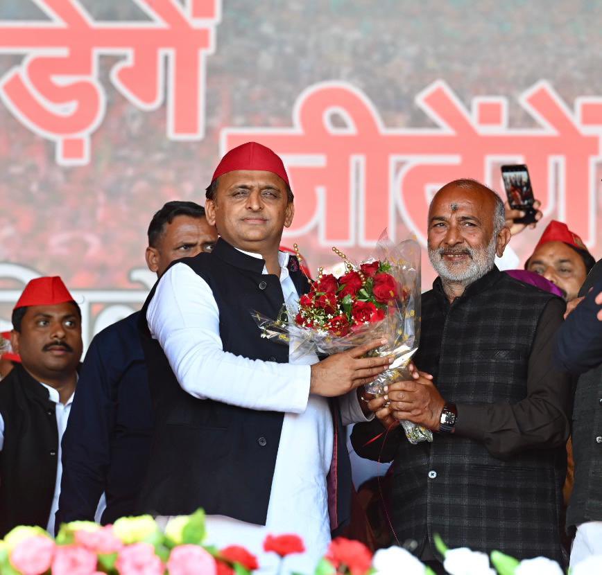 yadavakhilesh tweet picture