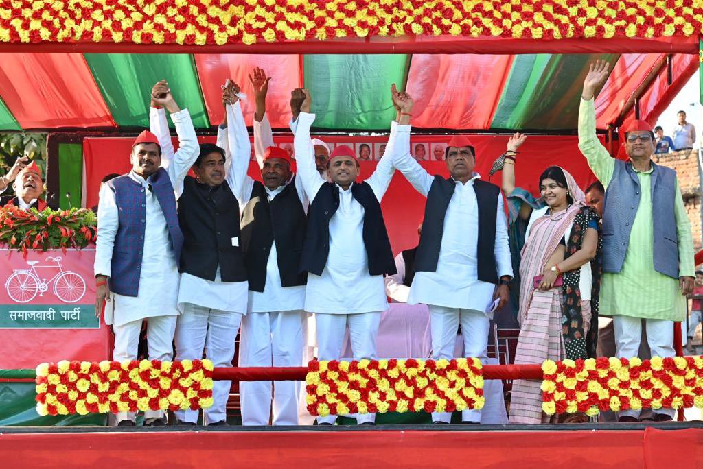 yadavakhilesh tweet picture