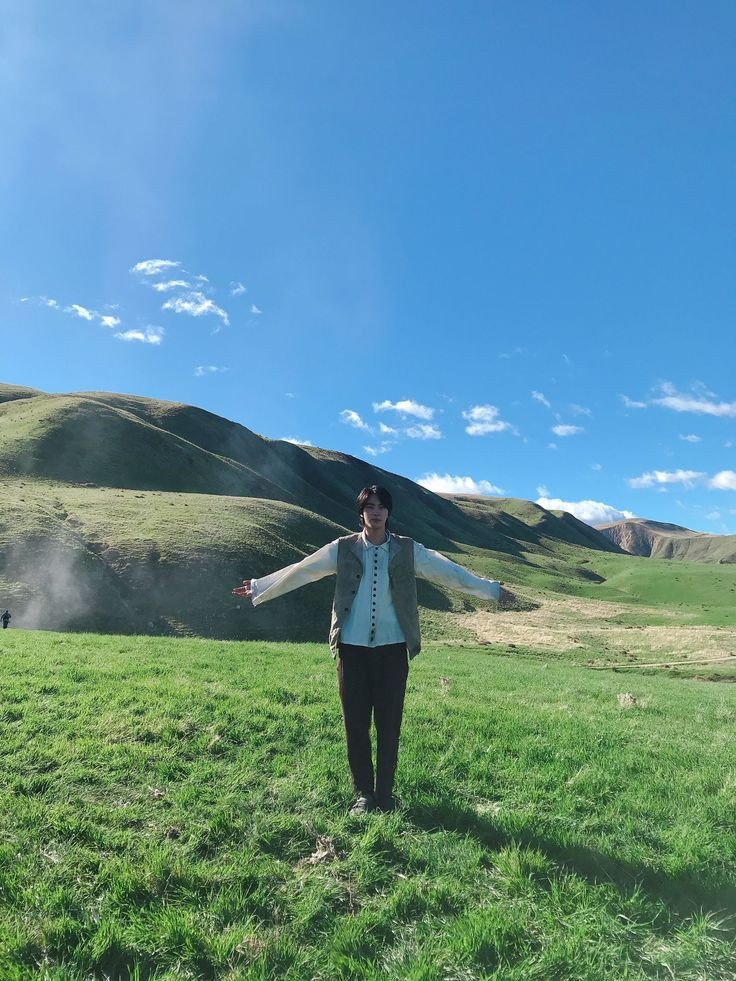 내 꿈 중 하나는 그것을 직접 보는 것입니다 :) 

YOURS TRULY SUPERTUNA
Listen to #SuperTuna_Jin most viral song and #Yours_Jin best ost of 2021 by #BTSJIN #JIN <a href="/BTS_twt/">방탄소년단</a> #Yours_Jin