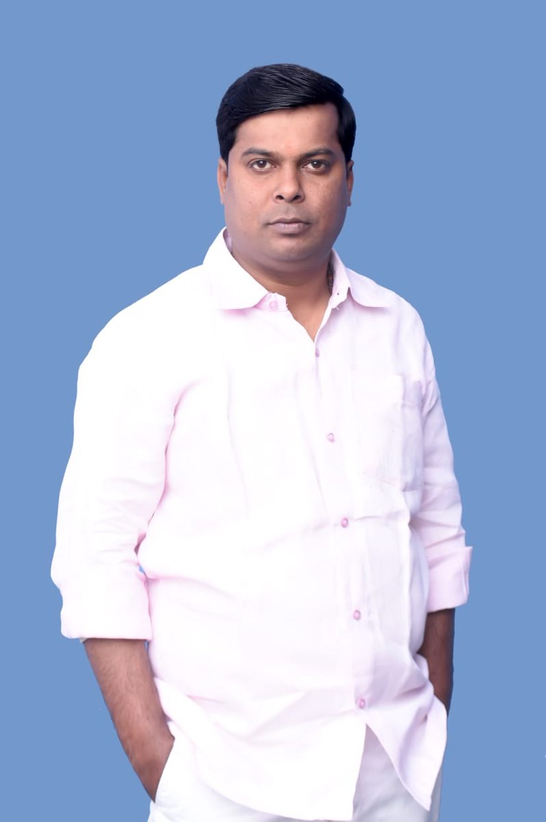 ‘‘मेरी जरूरतें बहुत कम हैं,
इसीलिए मेरे जमीर में बहुत दम है’’