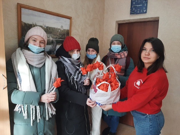 TUmoinSO's tweet image. Студенты-волонтеры Тольяттинского социально-педагогического колледжа приняли участие в акции &quot;Красный тюльпан&quot;, посвященной 33-годовщине вывода войск из Афганистана. Изготовленные красные бумажные тюльпаны переданы в молодёжный центр &quot;Шанс&quot;. Основной этап Акции пройдет 15 февраля